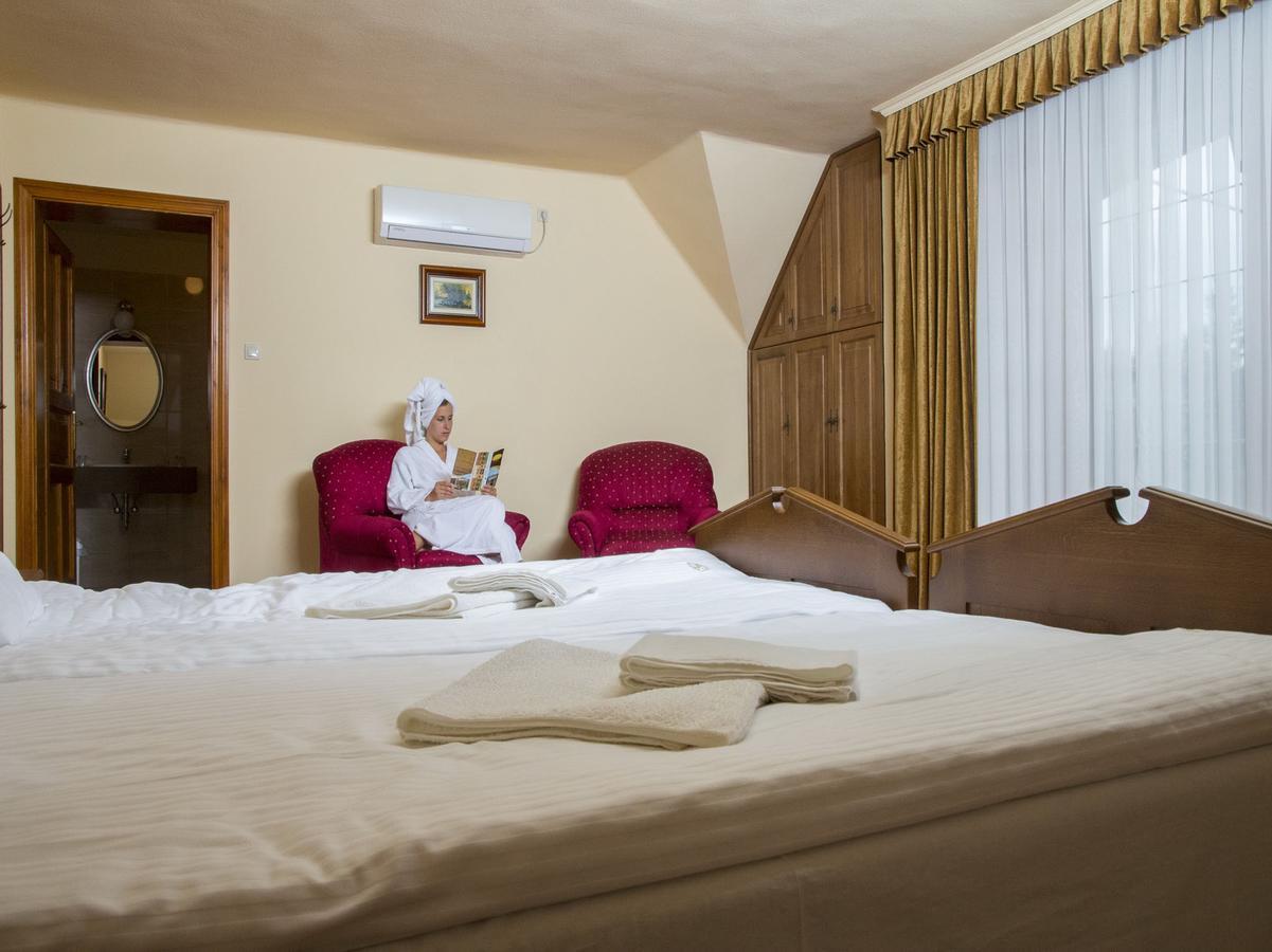 Vinum Hotel Kiskoros Room photo