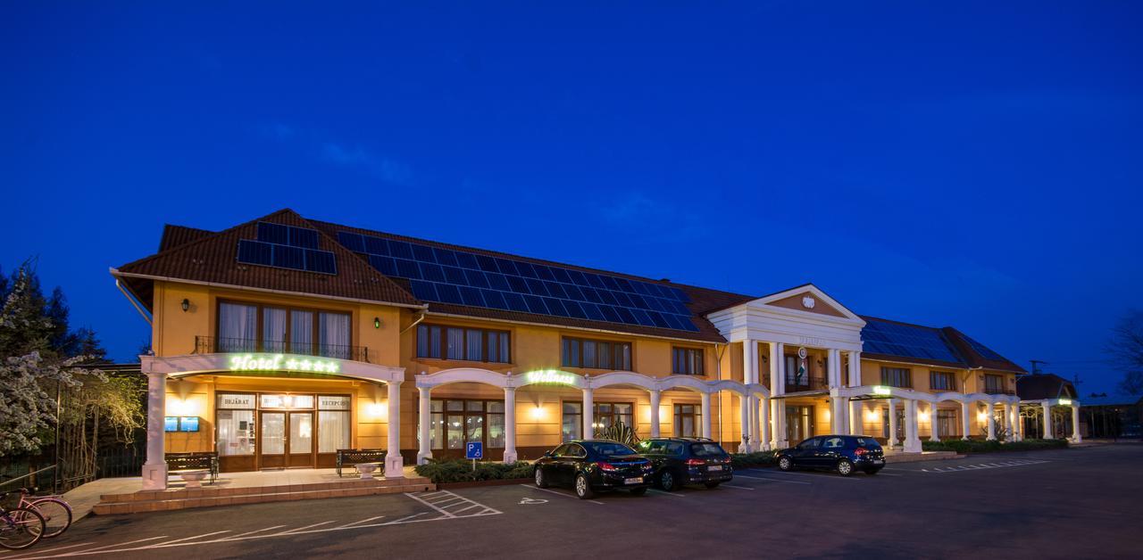 Vinum Hotel Kiskoros Exterior photo